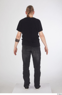 Sigvid black jeans black sneakers black t shirt casual dressed…